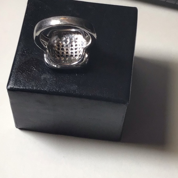 Beautiful designer black and white diamond ring - Picture 6 of 16